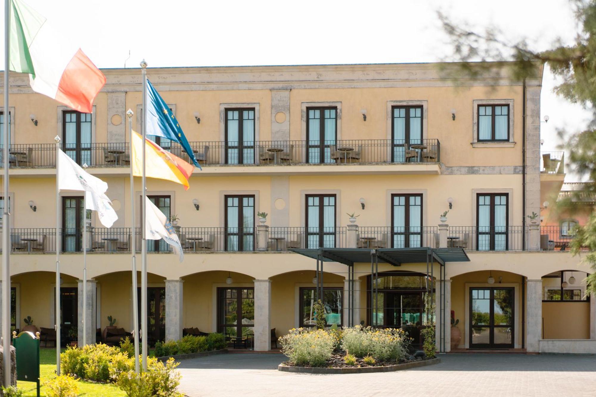 Picciolo Etna Golf Resort & Spa, Curio Collection By Hilton Castiglione De Sicilia Exterior photo