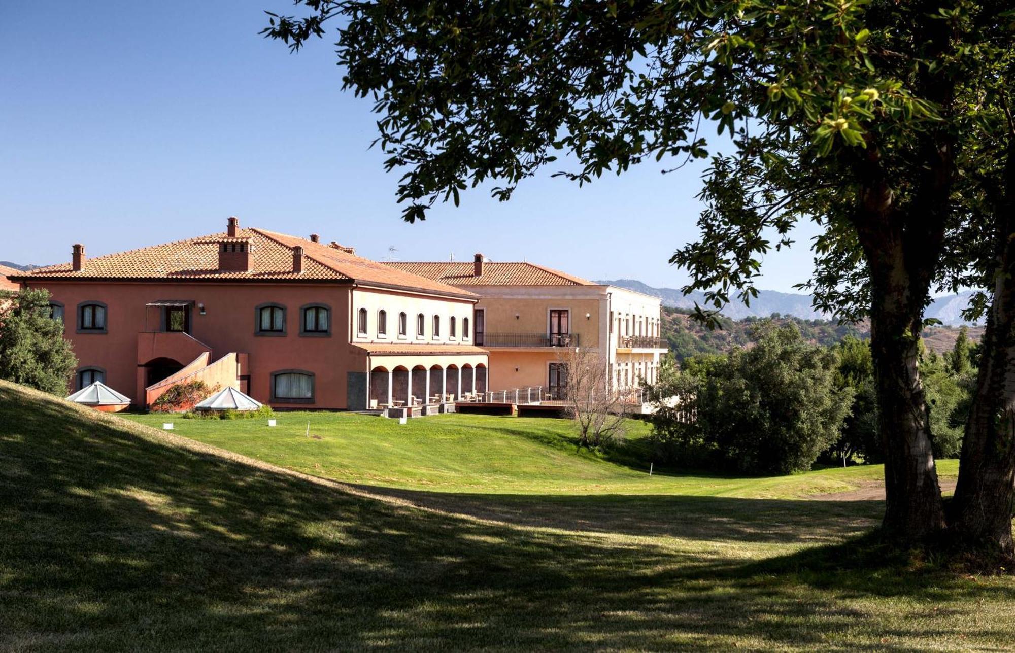 Picciolo Etna Golf Resort & Spa, Curio Collection By Hilton Castiglione De Sicilia Exterior photo
